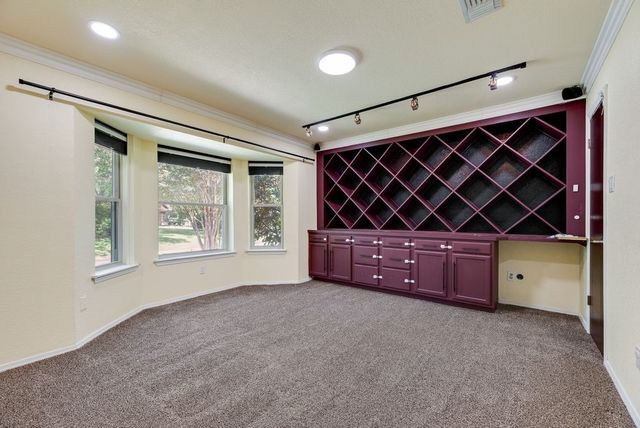 1019 Loch Lomond Drive, Arlington, TX 76012