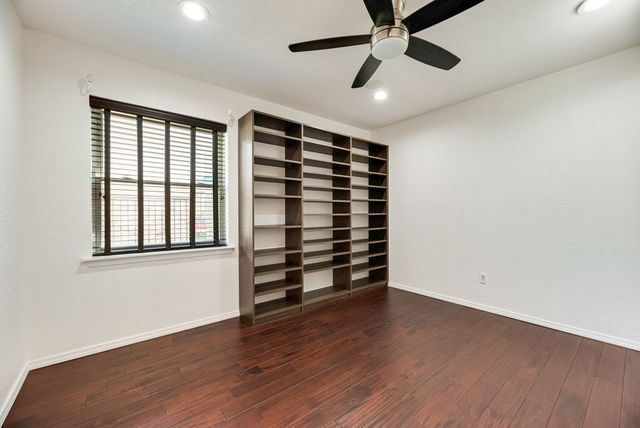 1019 Loch Lomond Drive, Arlington, TX 76012