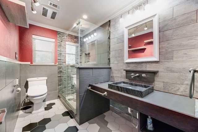 1019 Loch Lomond Drive, Arlington, TX 76012