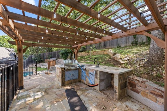 1019 Loch Lomond Drive, Arlington, TX 76012