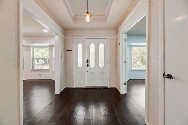 1019 Loch Lomond Drive, Arlington, TX 76012