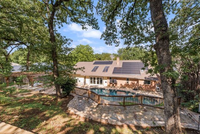 1019 Loch Lomond Drive, Arlington, TX 76012