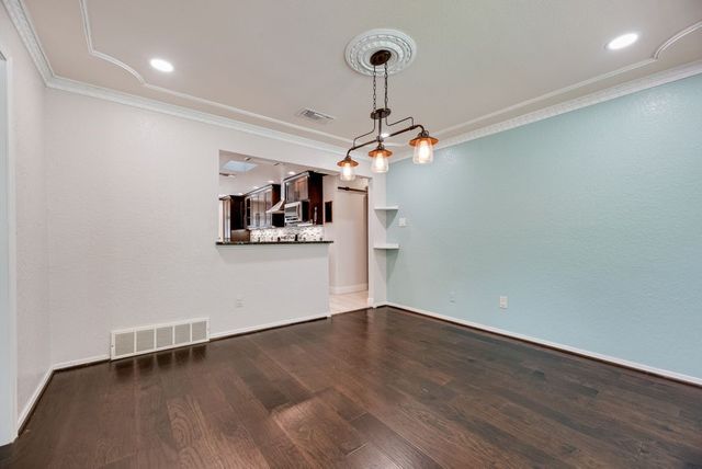 1019 Loch Lomond Drive, Arlington, TX 76012