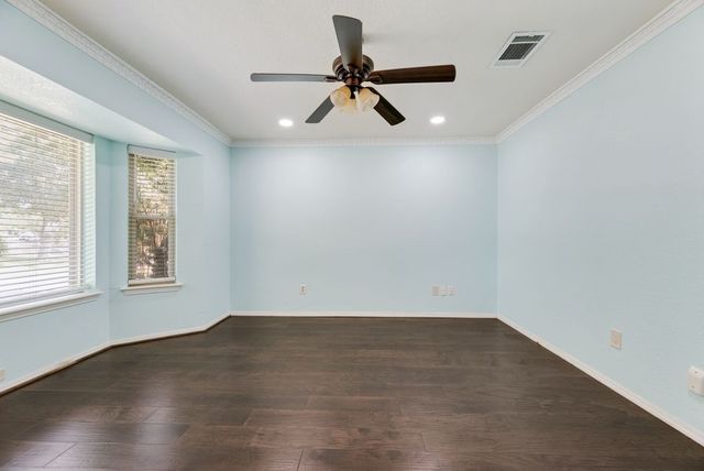 1019 Loch Lomond Drive, Arlington, TX 76012