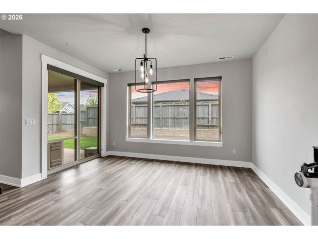 8011 Se REDDINGTON St, Hillsboro, OR 97123