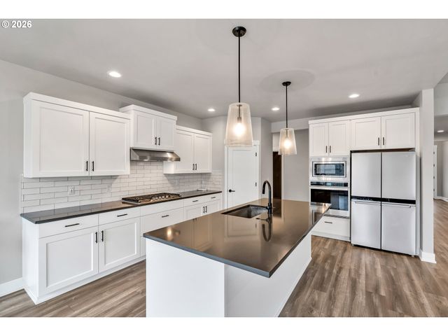 8011 Se REDDINGTON St, Hillsboro, OR 97123