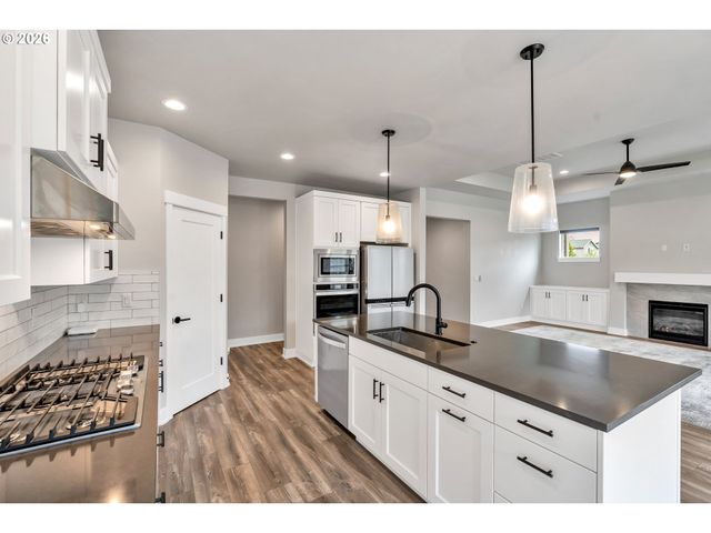 8011 Se REDDINGTON St, Hillsboro, OR 97123