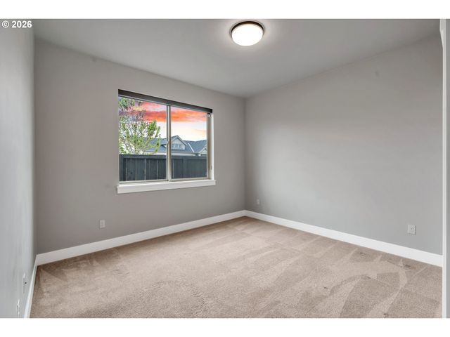 8011 Se REDDINGTON St, Hillsboro, OR 97123