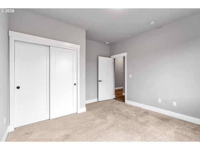 8011 Se REDDINGTON St, Hillsboro, OR 97123