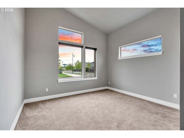 8011 Se REDDINGTON St, Hillsboro, OR 97123