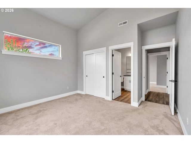 8011 Se REDDINGTON St, Hillsboro, OR 97123