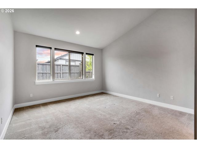 8011 Se REDDINGTON St, Hillsboro, OR 97123