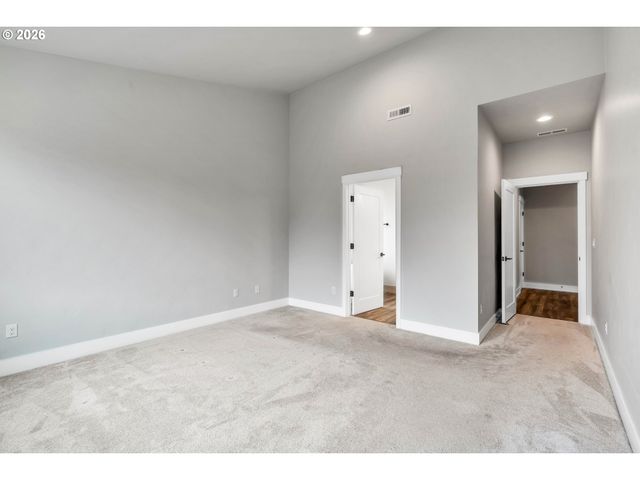 8011 Se REDDINGTON St, Hillsboro, OR 97123