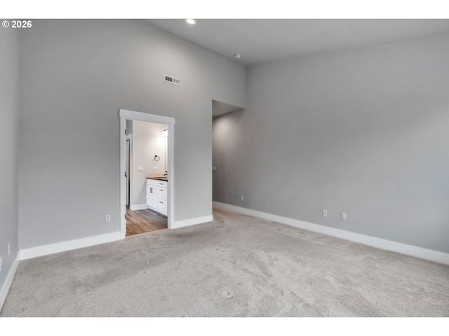 8011 Se REDDINGTON St, Hillsboro, OR 97123