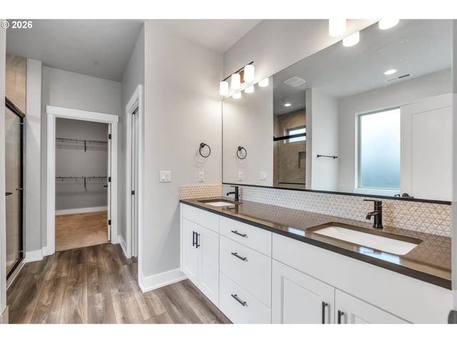 8011 Se REDDINGTON St, Hillsboro, OR 97123