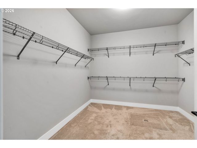 8011 Se REDDINGTON St, Hillsboro, OR 97123