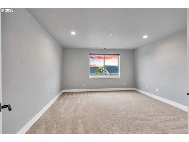 8011 Se REDDINGTON St, Hillsboro, OR 97123