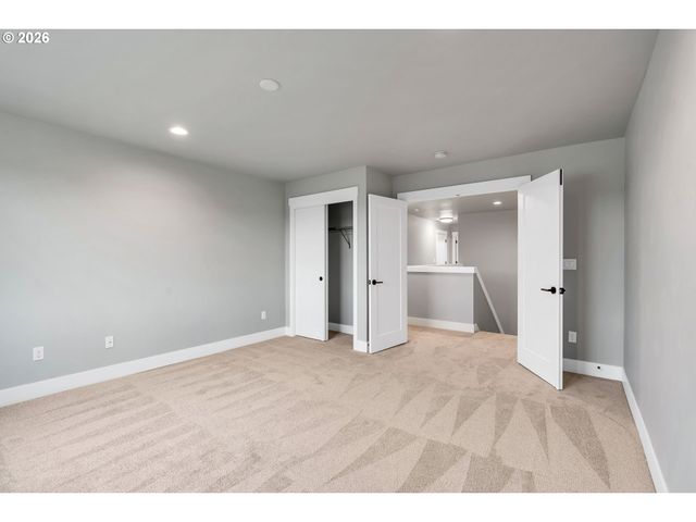 8011 Se REDDINGTON St, Hillsboro, OR 97123