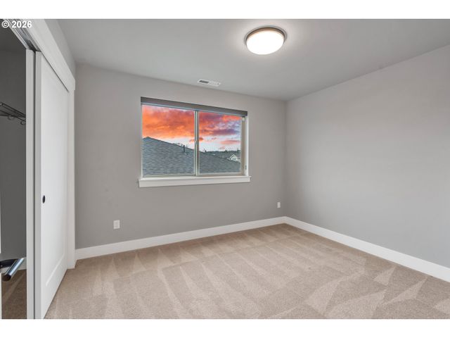 8011 Se REDDINGTON St, Hillsboro, OR 97123