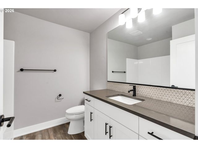 8011 Se REDDINGTON St, Hillsboro, OR 97123