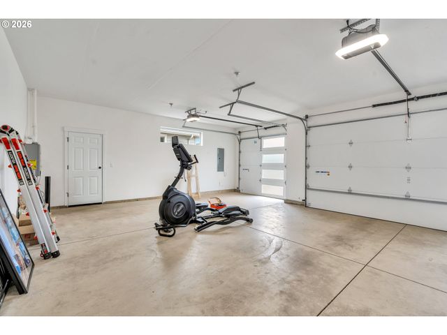 8011 Se REDDINGTON St, Hillsboro, OR 97123