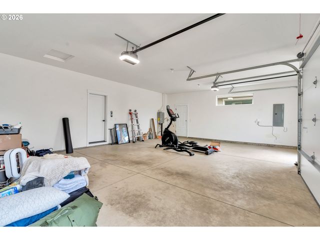 8011 Se REDDINGTON St, Hillsboro, OR 97123