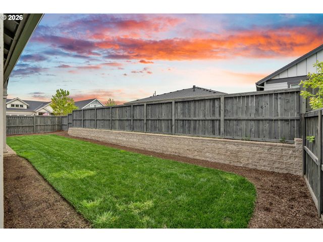 8011 Se REDDINGTON St, Hillsboro, OR 97123