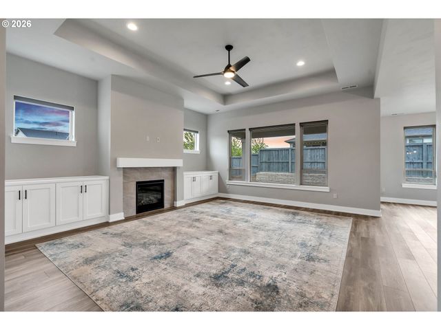 8011 Se REDDINGTON St, Hillsboro, OR 97123