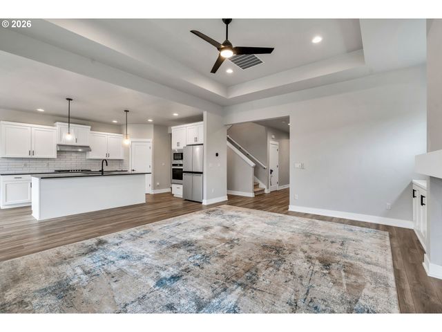 8011 Se REDDINGTON St, Hillsboro, OR 97123