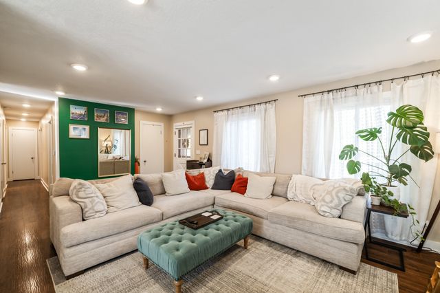 2802 Park Avenue, Des Moines, IA 50321