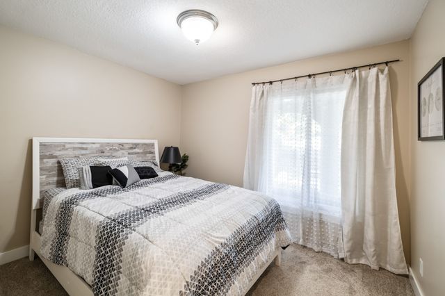 2802 Park Avenue, Des Moines, IA 50321