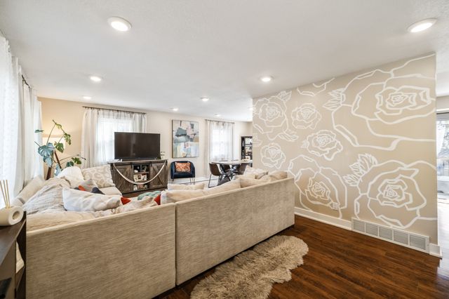 2802 Park Avenue, Des Moines, IA 50321