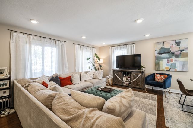 2802 Park Avenue, Des Moines, IA 50321