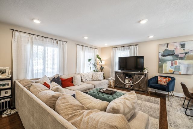 2802 Park Avenue, Des Moines, IA 50321