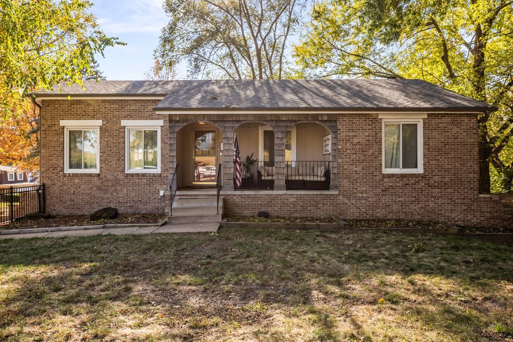 2802 Park Avenue, Des Moines, IA 50321