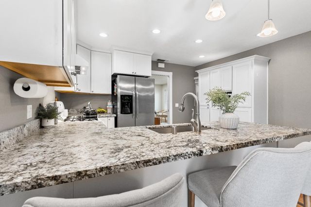 6935 Woodside Dr, Sacramento, CA 95842