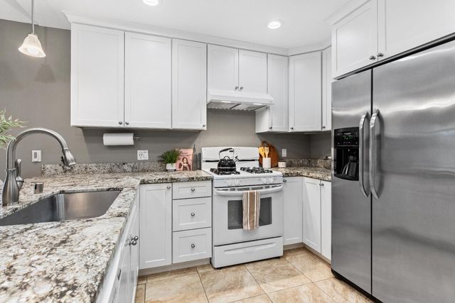 6935 Woodside Dr, Sacramento, CA 95842