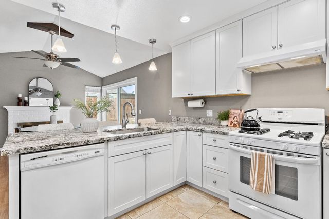 6935 Woodside Dr, Sacramento, CA 95842