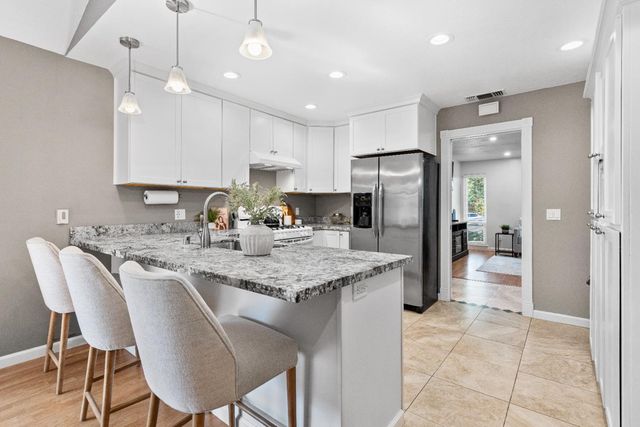 6935 Woodside Dr, Sacramento, CA 95842