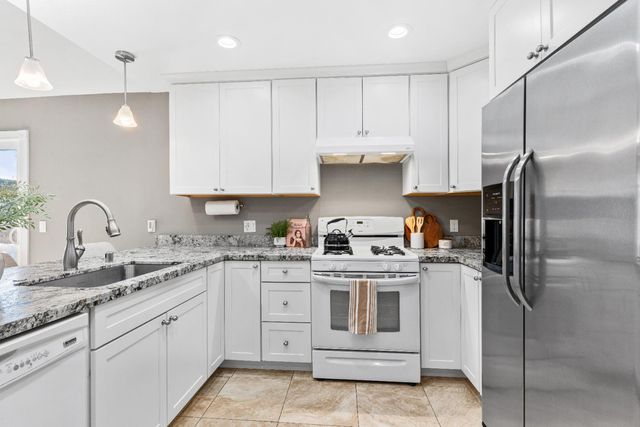 6935 Woodside Dr, Sacramento, CA 95842