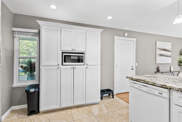 6935 Woodside Dr, Sacramento, CA 95842