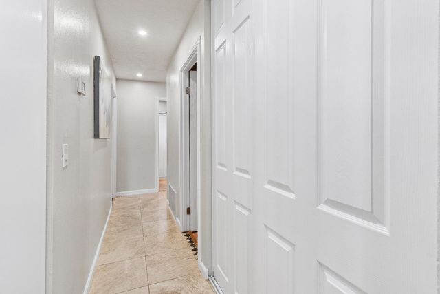 6935 Woodside Dr, Sacramento, CA 95842