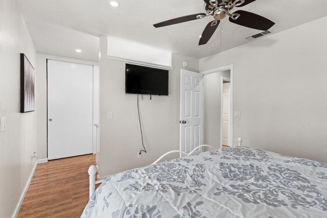 6935 Woodside Dr, Sacramento, CA 95842