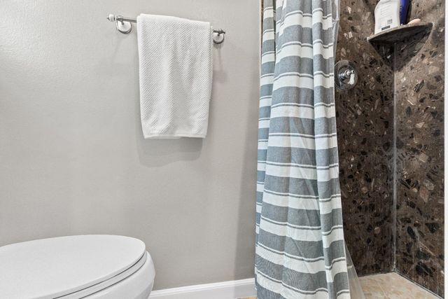 6935 Woodside Dr, Sacramento, CA 95842