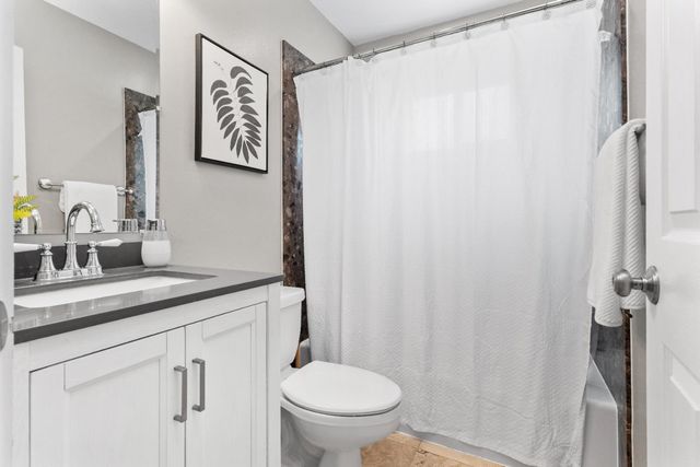 6935 Woodside Dr, Sacramento, CA 95842