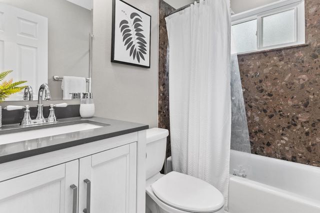 6935 Woodside Dr, Sacramento, CA 95842