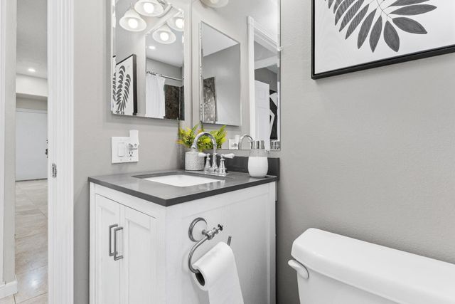 6935 Woodside Dr, Sacramento, CA 95842