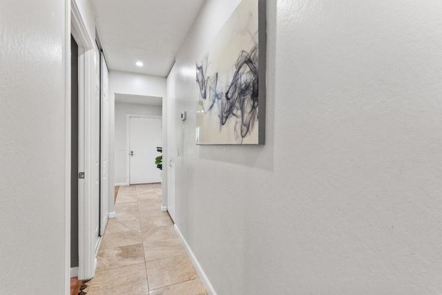 6935 Woodside Dr, Sacramento, CA 95842