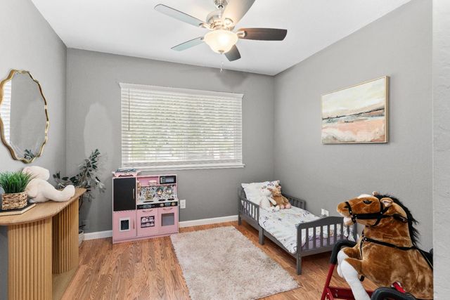 6935 Woodside Dr, Sacramento, CA 95842