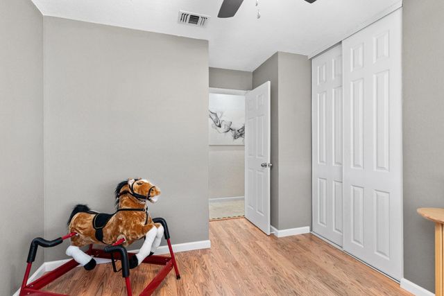 6935 Woodside Dr, Sacramento, CA 95842